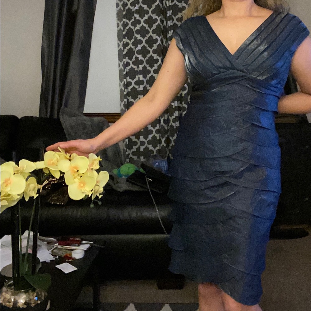 Beautiful Adrianne Papell silver dress size 8